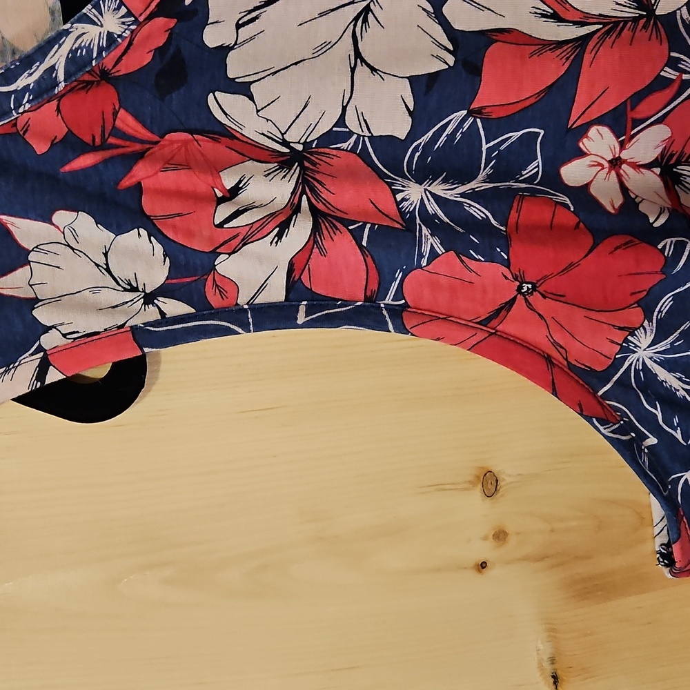 EUC Liz Claiborne Split Crew Neck Sleeveless Tank Top Sig Navy Floral Size 2X - Picture 8 of 8
